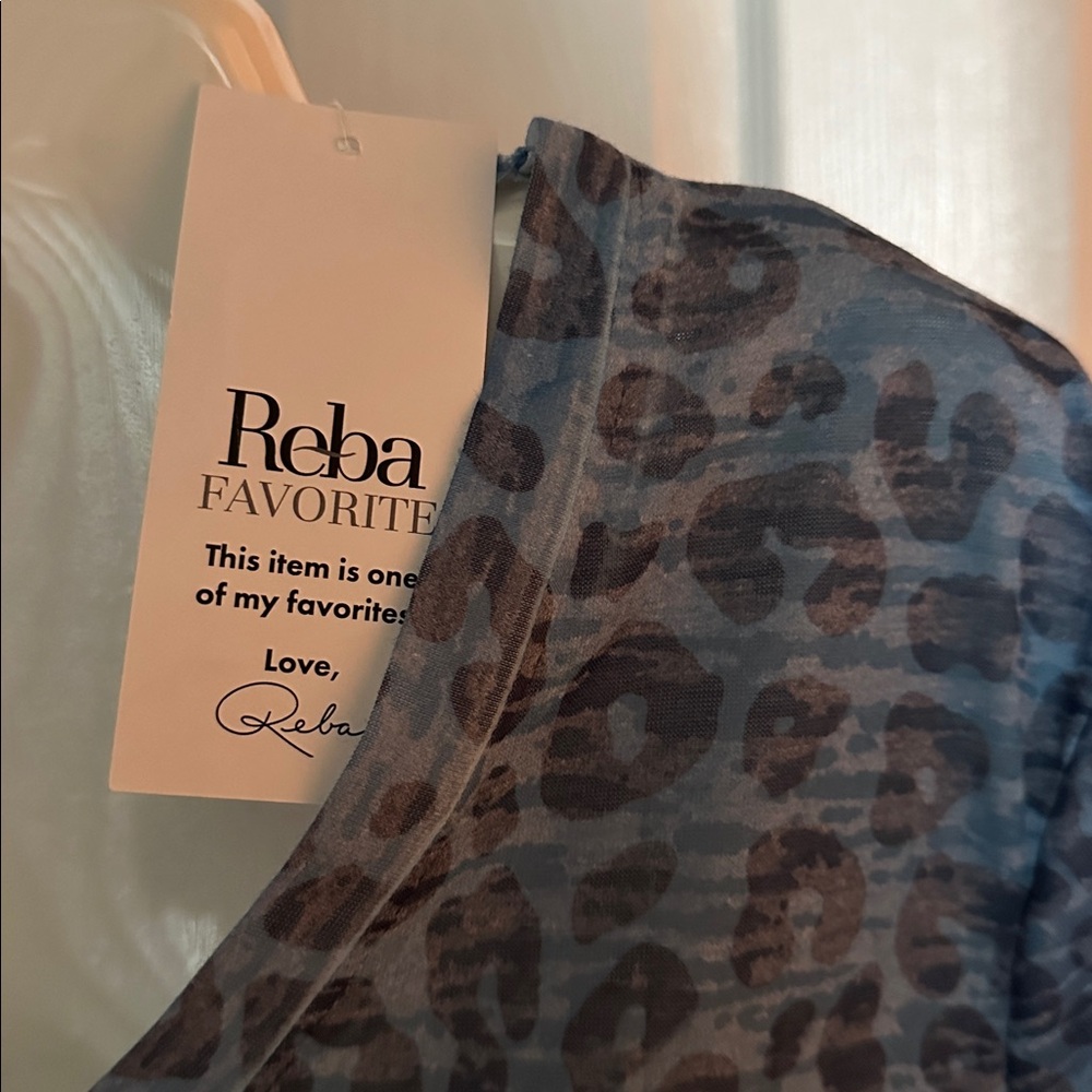 Reba NWT Short Sleeve Blue Animal Print Tee size M - Picture 2 of 7